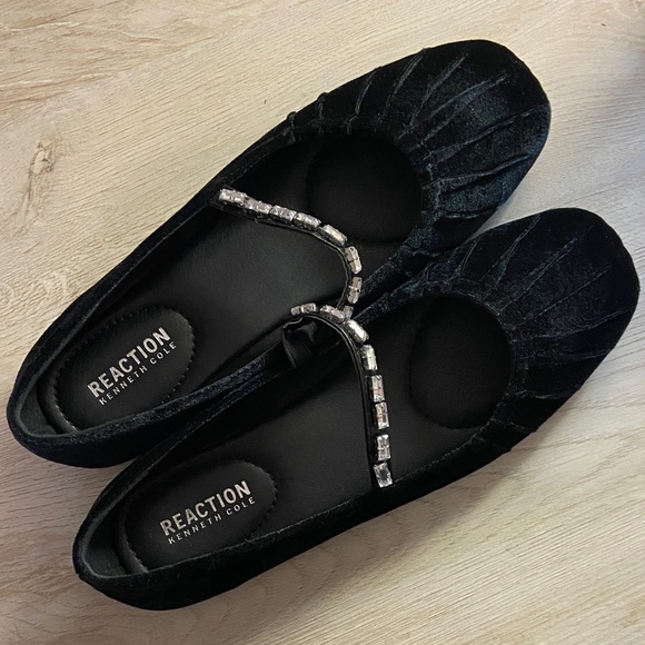 Kenneth Cole Shoes - Kenneth Cole Reaction Black Velvet Loafers